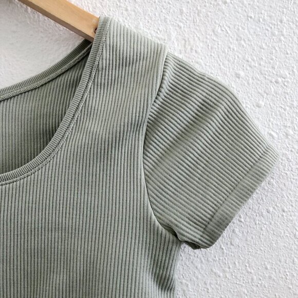 ATHLETA Ribbed Seamless Short Sleeves Crop Top No Size Tag Check Measurements - Picture 5 of 9